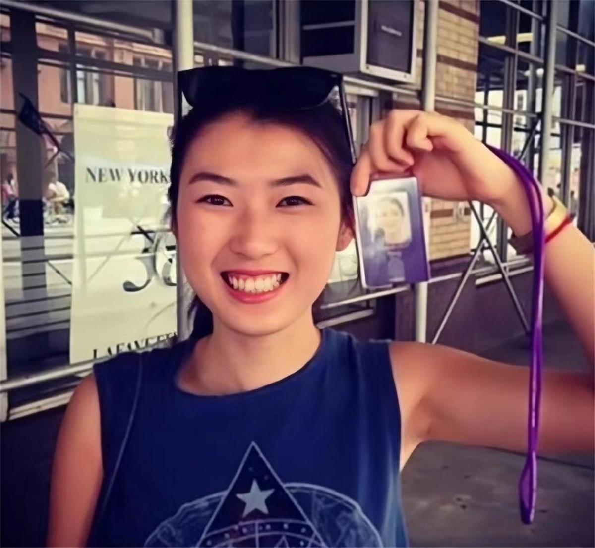 回顾冯小刚前妻张娣:23年坚持不嫁全心陪伴女儿,今女儿成她骄傲