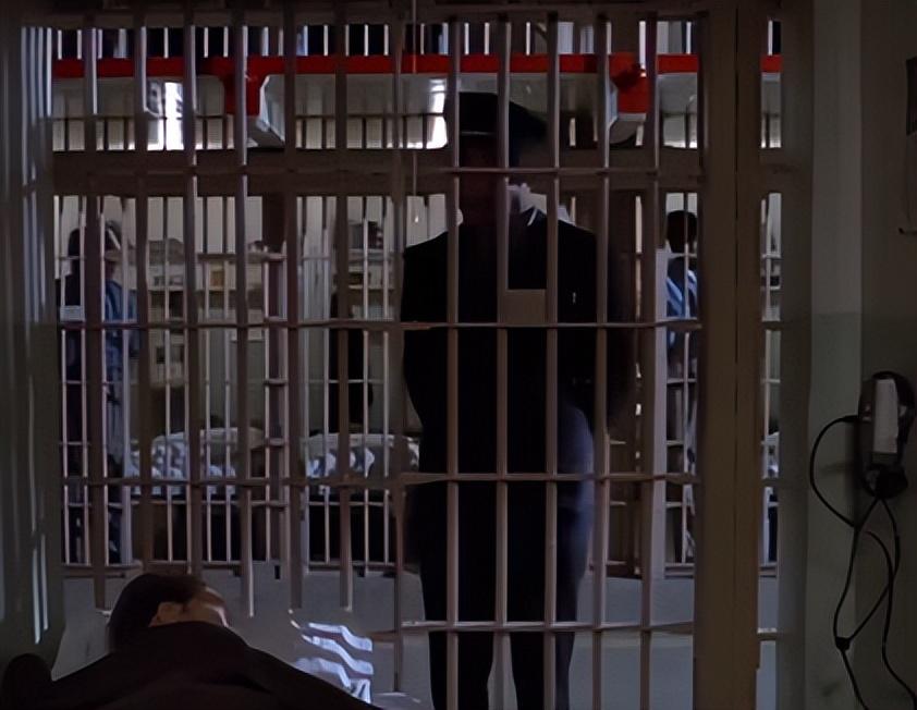 回顾高智商越狱挖洞一年肥皂做假人头逃亡61年仍下落不明