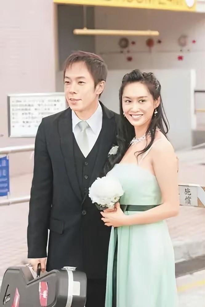 回顾52岁朱茵现状住深山残屋开97年破车活成娱乐圈李子柒