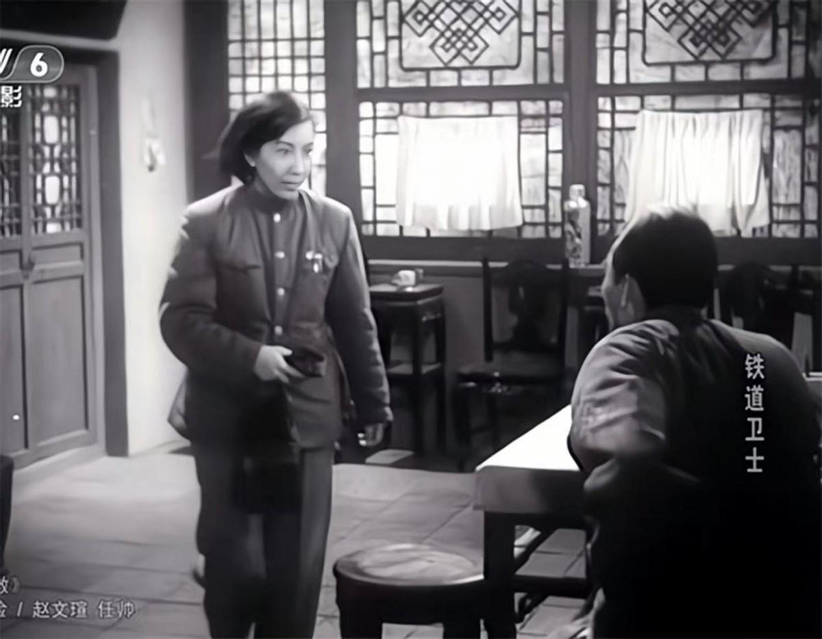 回顾女特务王曼丽嫁二班长张辉恩爱几十年晚年生活幸福美满