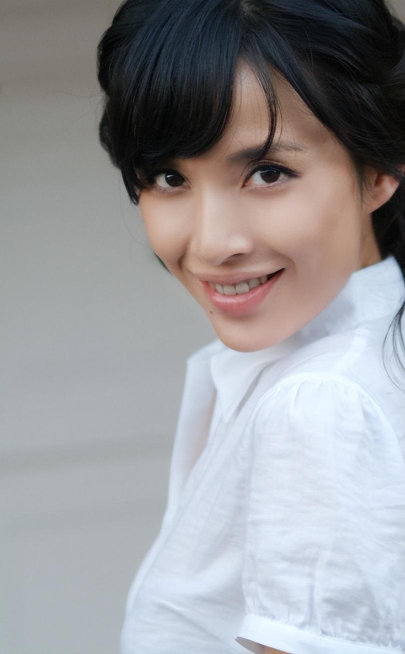回顾李佳:我这辈子正确的决定,就是40岁高龄为靳东生儿子