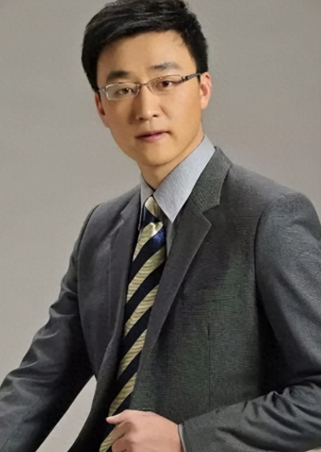 回顾苗凯农村走出来的主持人弟弟为他辍学女友成就他的播音路