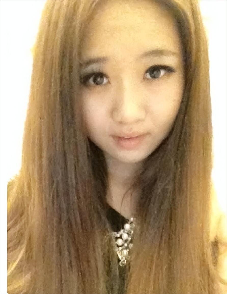 李思最终黄秋燕只得"弃养"女儿,将李思李苔蜜送往了奶奶张凤兰家