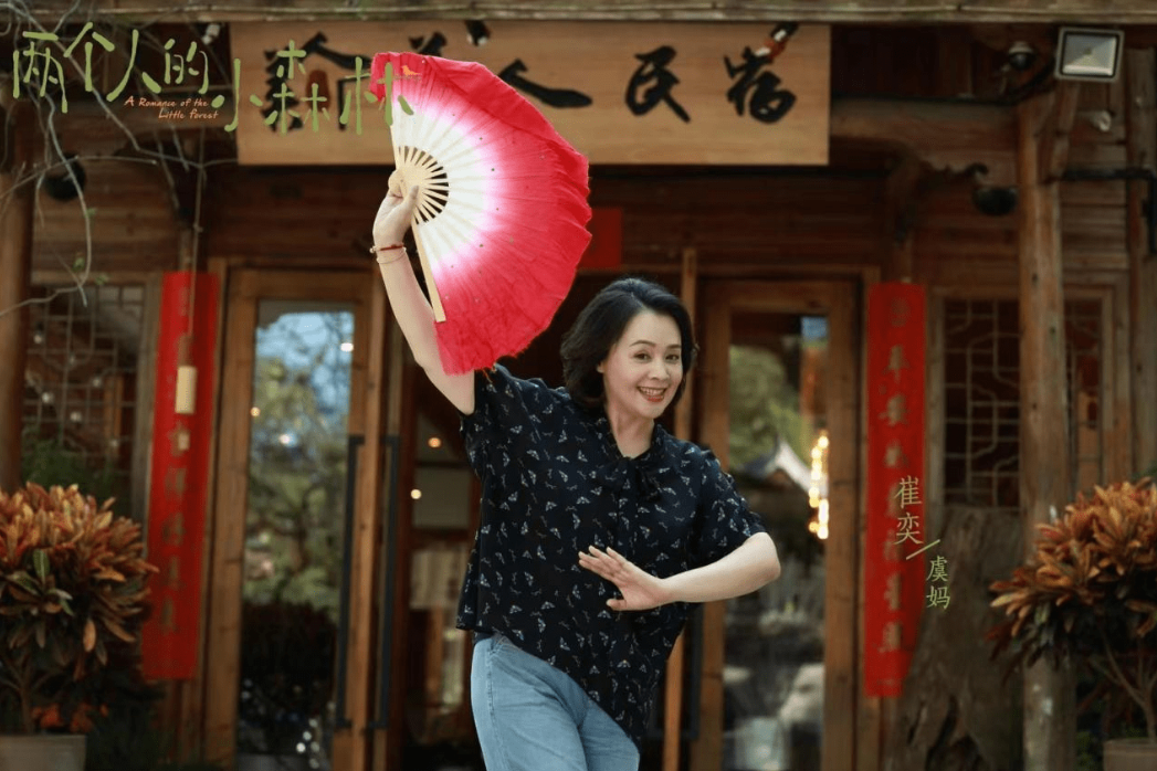 结婚后,李晔没有要求崔奕放下一切去扮演家庭主妇.