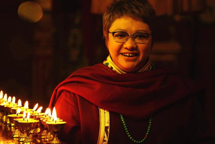 回顾韩红行善不求回报收养280多个孤儿捐款捐到倾家荡产