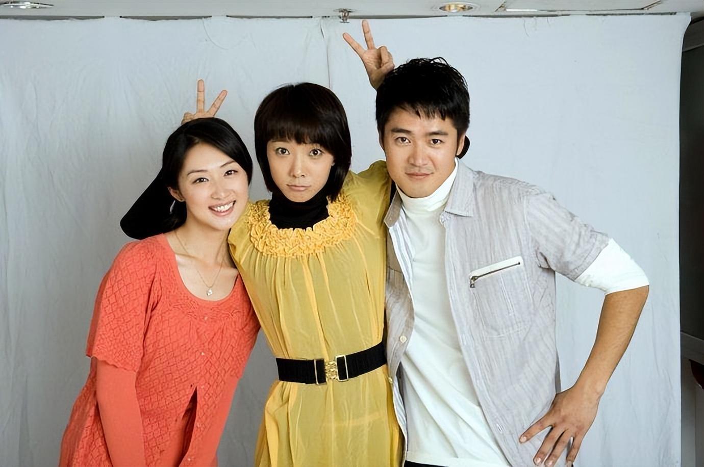 在大学里,尚于博的同学们都因为自己的长相和资源去剧组里面拍戏,甚至