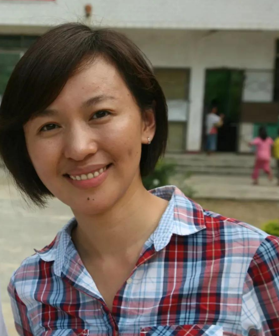 回顾欧阳夏丹16岁父亲去世一心工作只为母亲如今为母突然消失