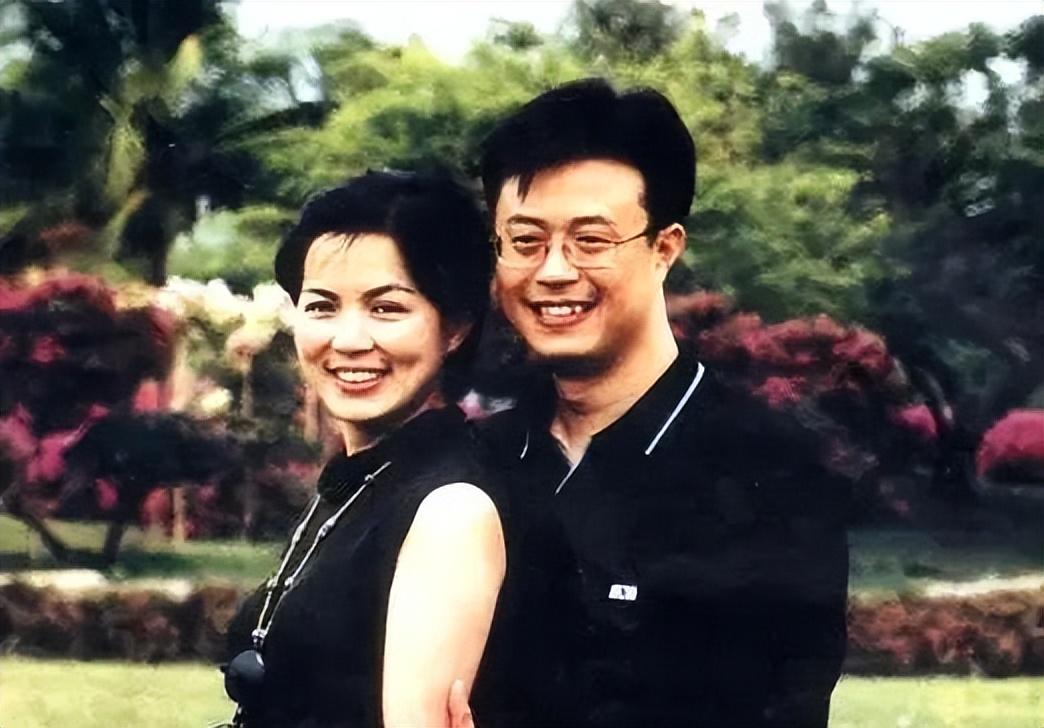 回顾白燕升因爱照顾瘫痪妻子对女儿宠溺有加50岁再得小儿子