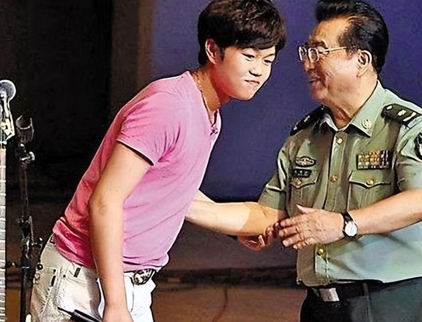 回顾李双江愧对前妻丁英的爱对大儿子不理睬对小儿子宠溺有加