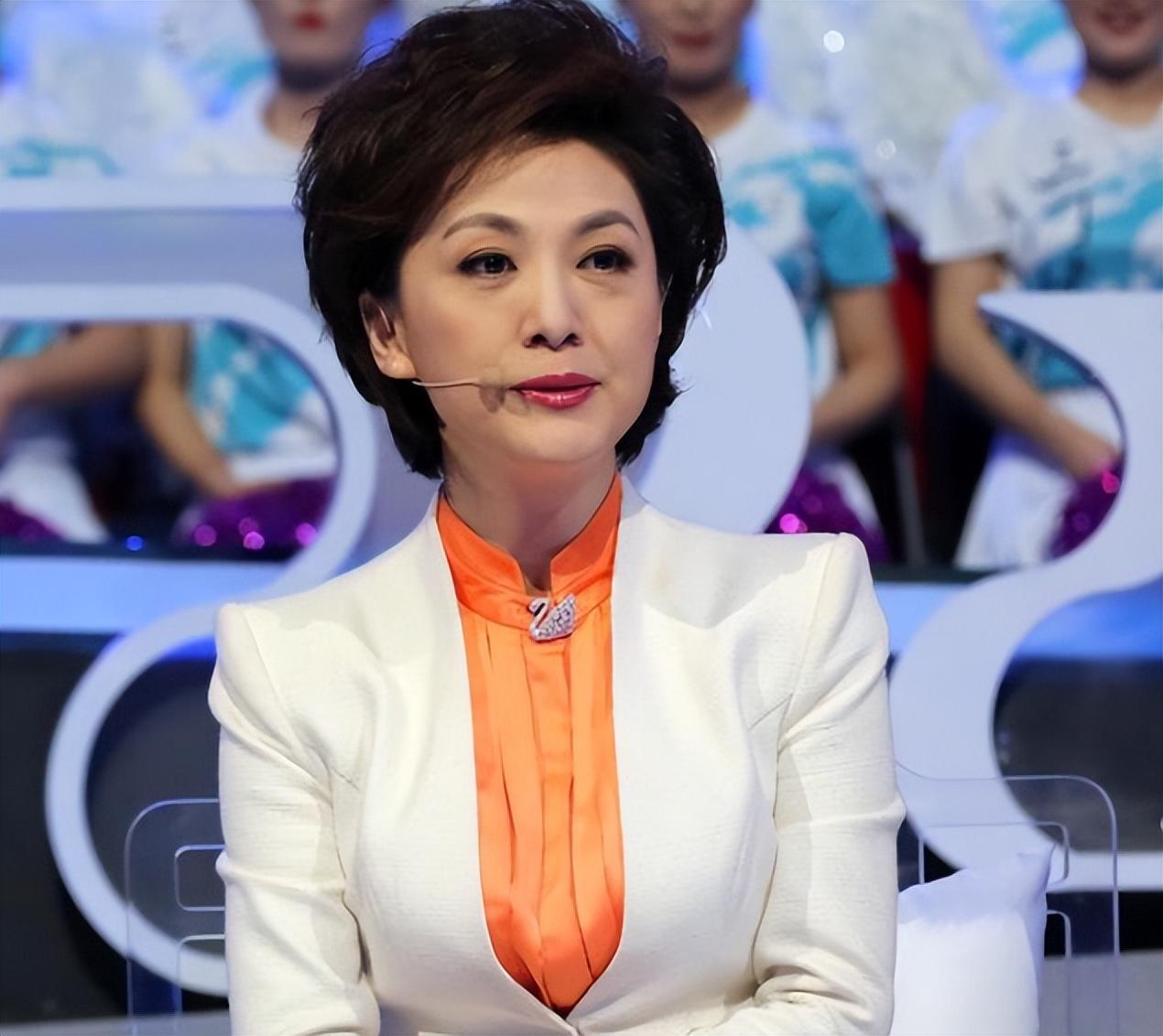 回顾"国民大姐"海霞:嫁清华教授,结婚22年,和女儿合照似姐妹