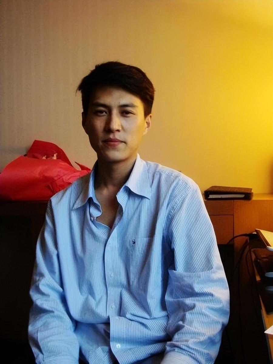 回顾李佳我这辈子正确的决定就是40岁高龄为靳东生儿子