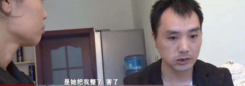 据他的家人说,回家后的杨林连端一杯水都颤颤巍巍,一杯水喝到嘴里的