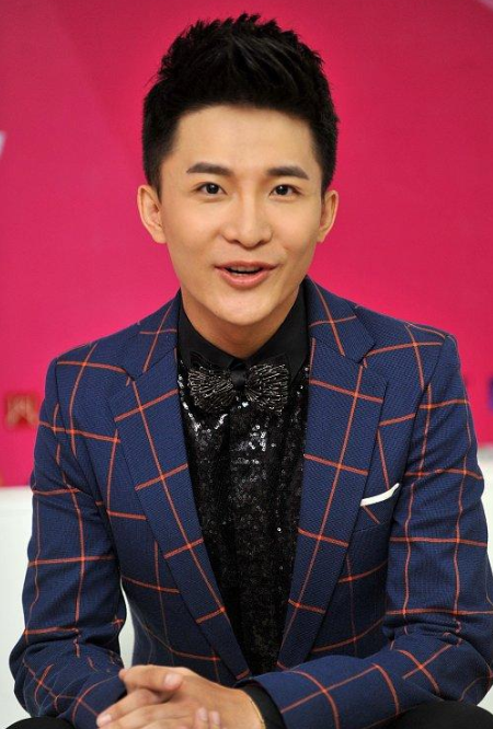 回顾视主持边策32岁从8楼一跃而下成为母亲的余生之痛