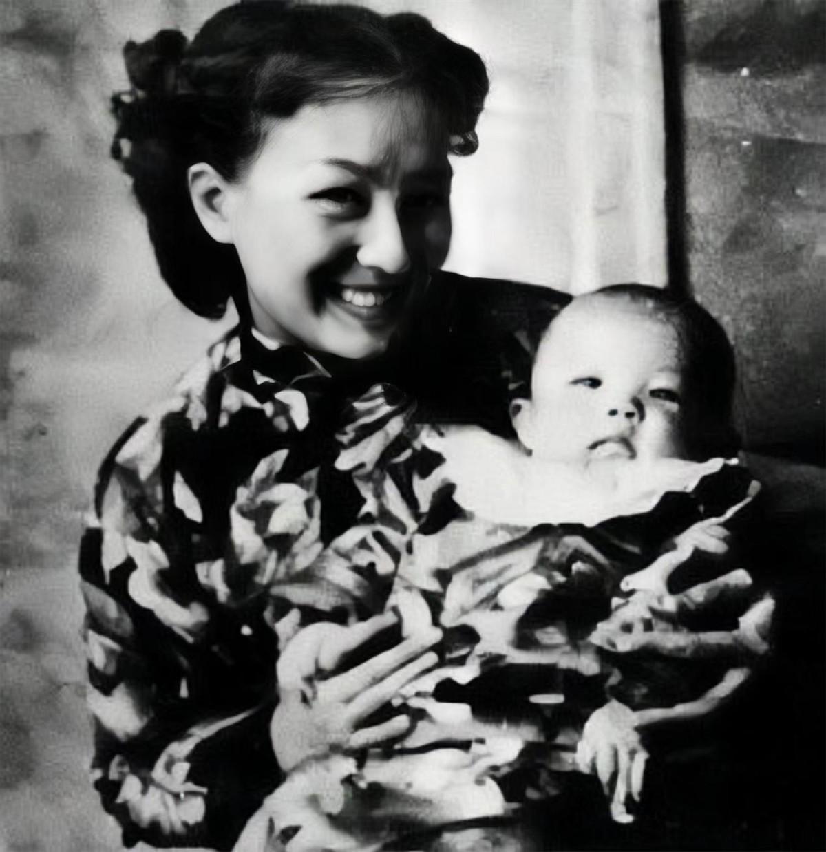 回顾周璇30年代当红女星3段婚恋无疾而终37岁死于精神病院