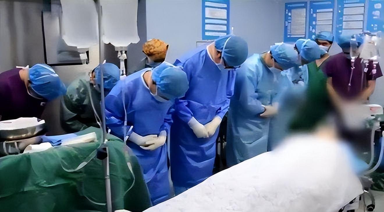 2017年湖南16岁少年突然离世,2年后,"他"却出现在篮球