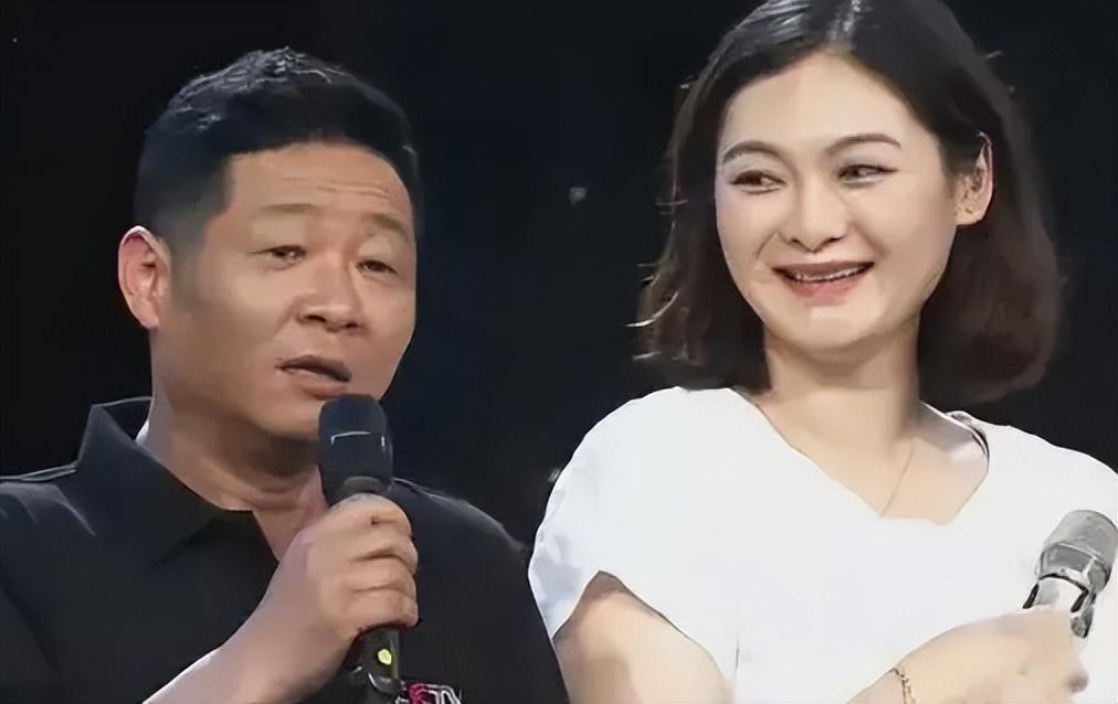 身高17米男子靠养鸡赚来亿万身家幸福娇妻注目