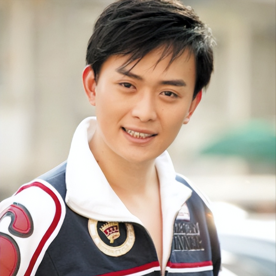 黄海冰再婚!与年轻伴侣离异,育有一对可爱子女