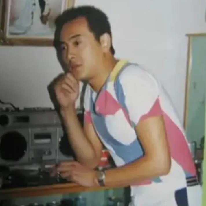 回顾他在亮剑饰演丁伟48岁爆红今66岁在农村别墅养老