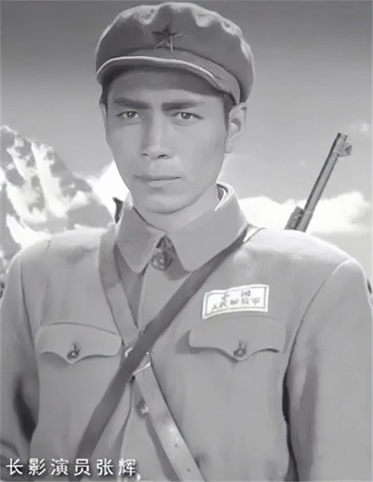 回顾女特务王曼丽嫁二班长张辉恩爱几十年晚年生活幸福美满