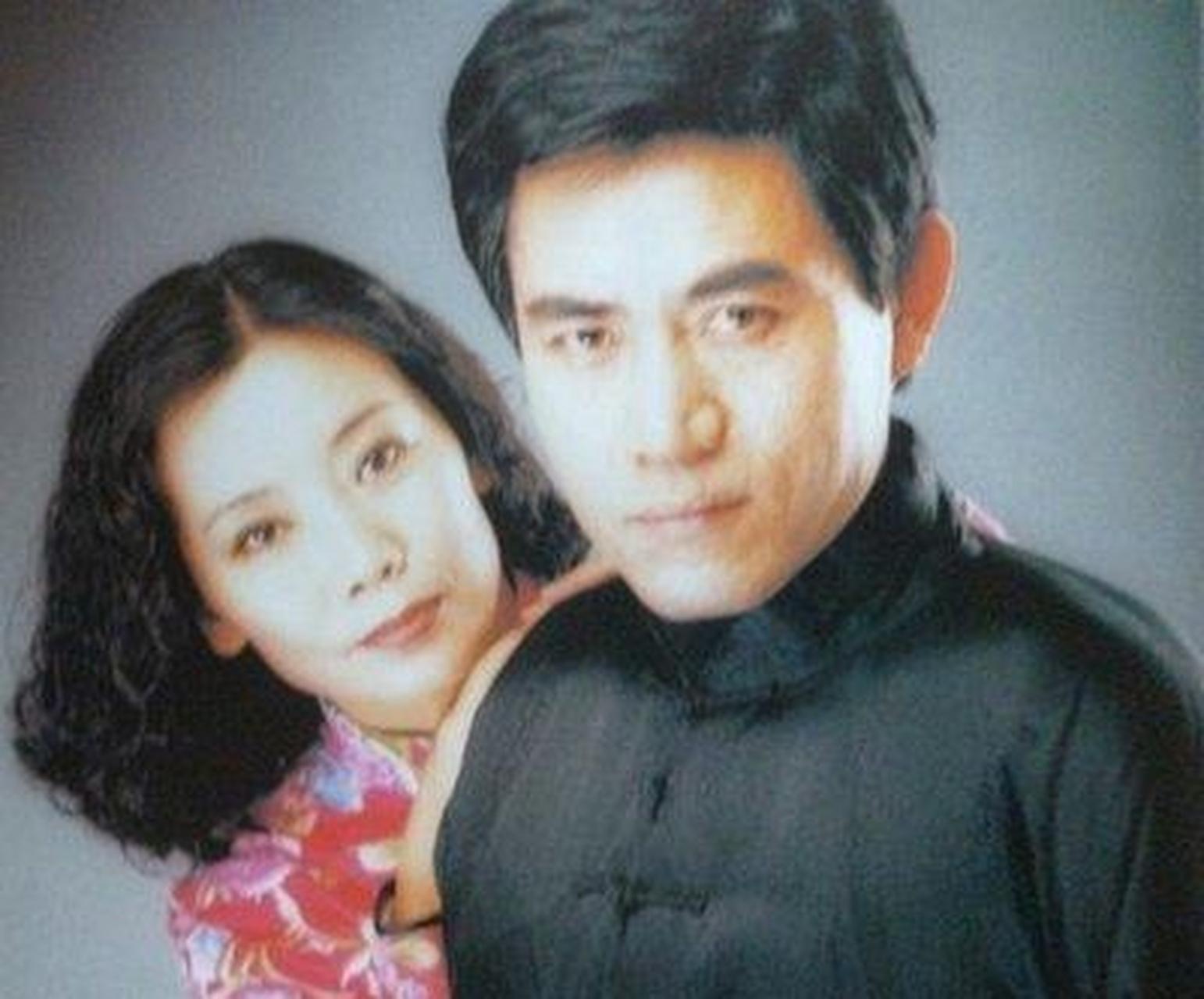 回顾巫刚与初恋恩爱15年离婚后20年不娶为了不婚不育的陈瑾