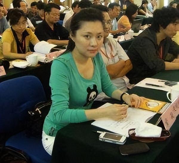 回顾央视美女主播紫凝贷款买车41岁仍未婚风光背后有泪水