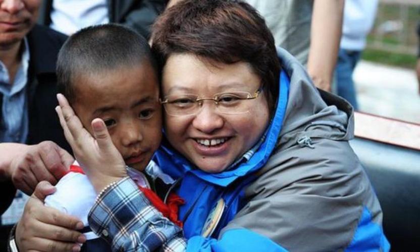 回顾韩红行善不求回报收养280多个孤儿捐款捐到倾家荡产