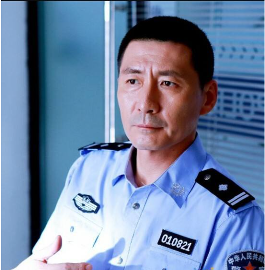 回顾张子健承担前妻治癌费让继子心服今4口人很幸福