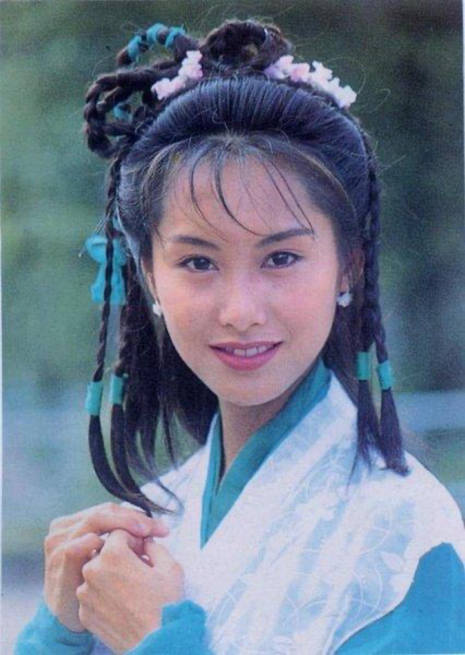 回顾52岁朱茵现状曝光住深山残屋开97年破车自由自在