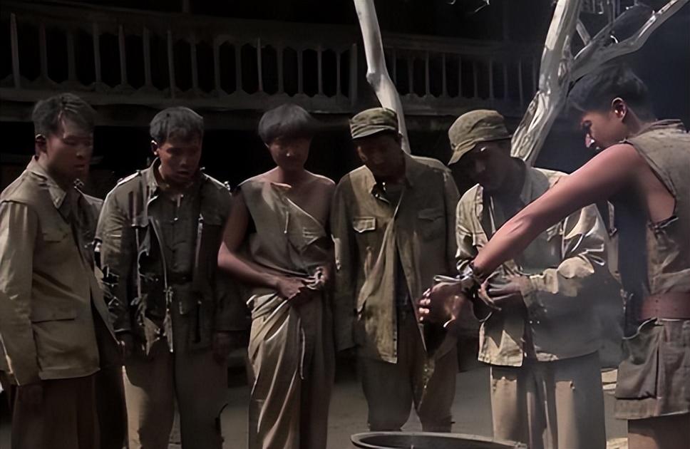 回顾抗日神剧八路军的伙食顿顿千层饼加肉勾蛋吃得比伪军还好