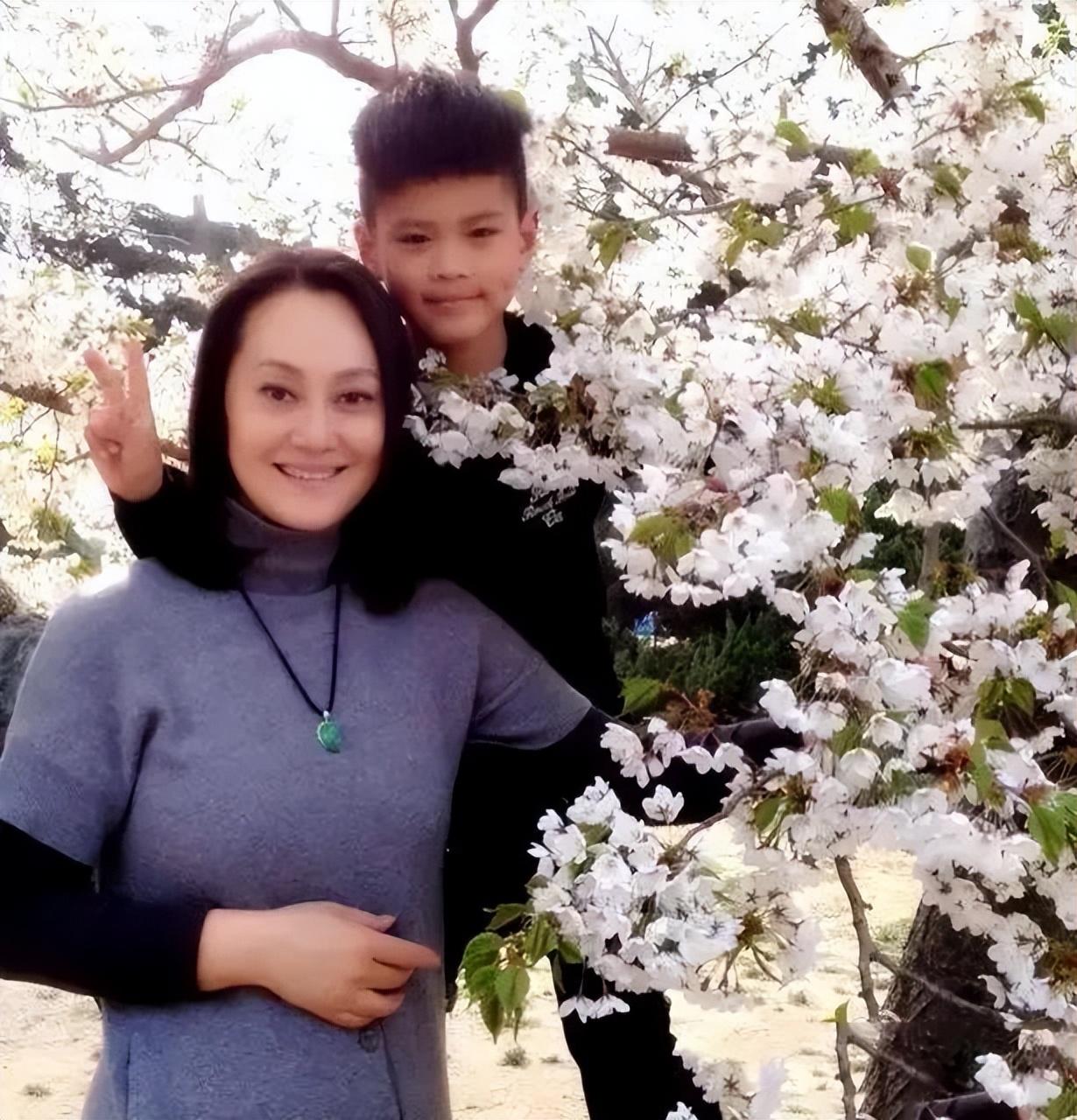 妻子离世丈夫投入地产大亨怀抱大宋佳如何抉择