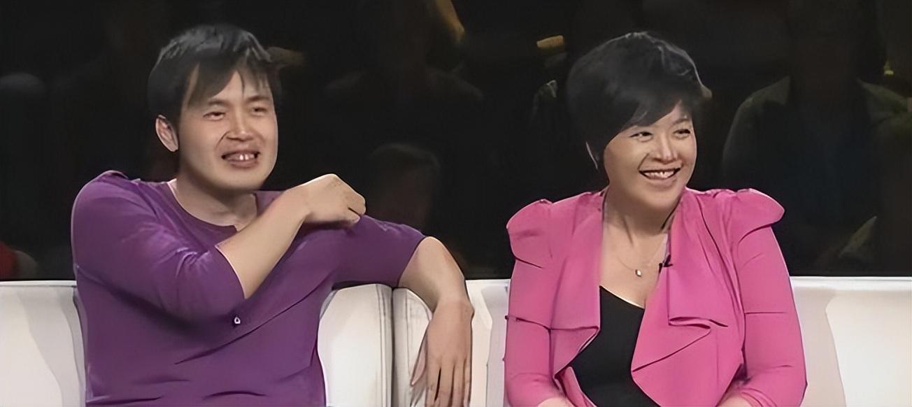 结婚后,李晔没有要求崔奕放下一切去扮演家庭主妇.