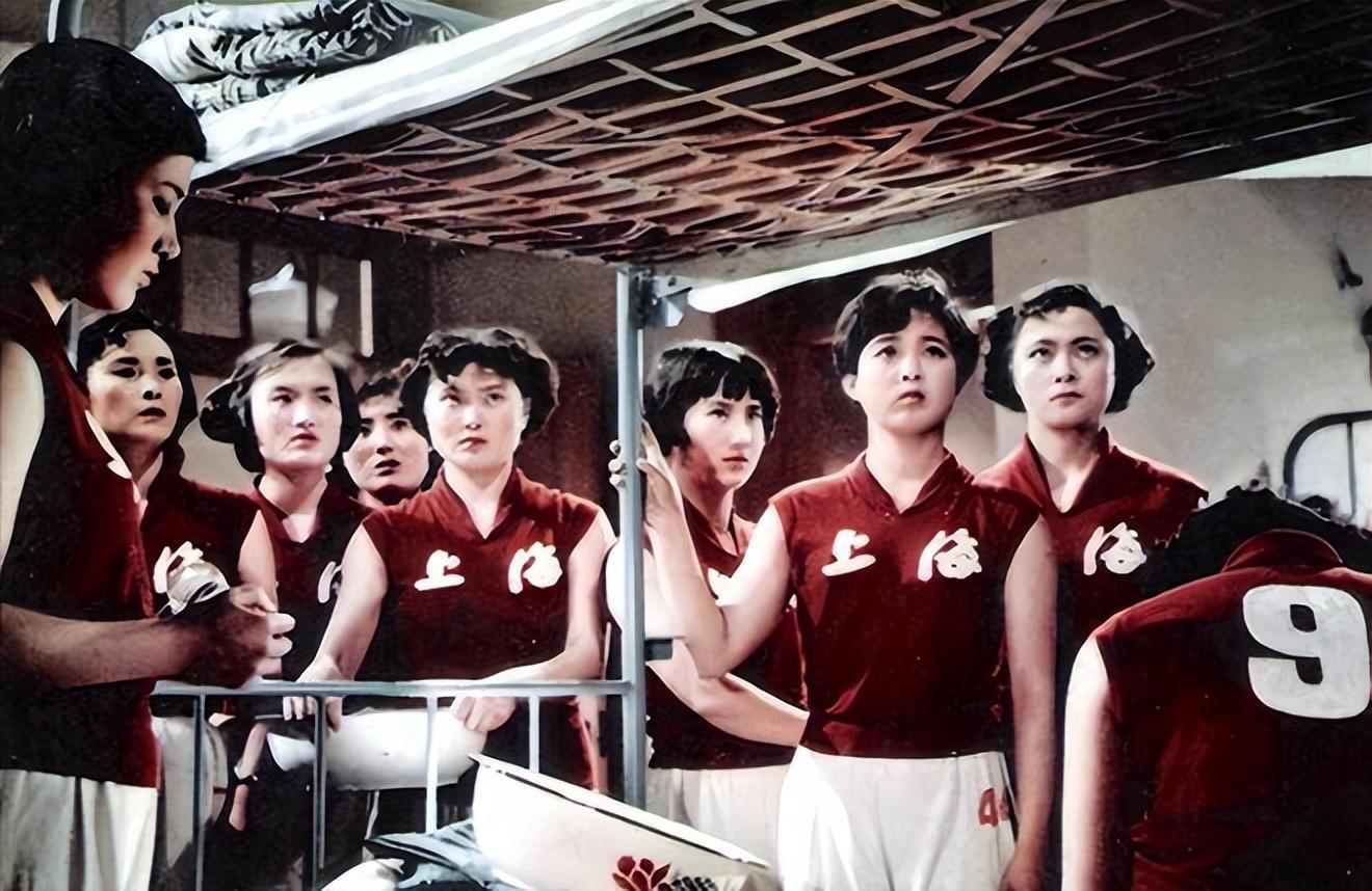 回顾谢晋4个孩子3个残疾临终才发现是自己造成的一生受尽磨难