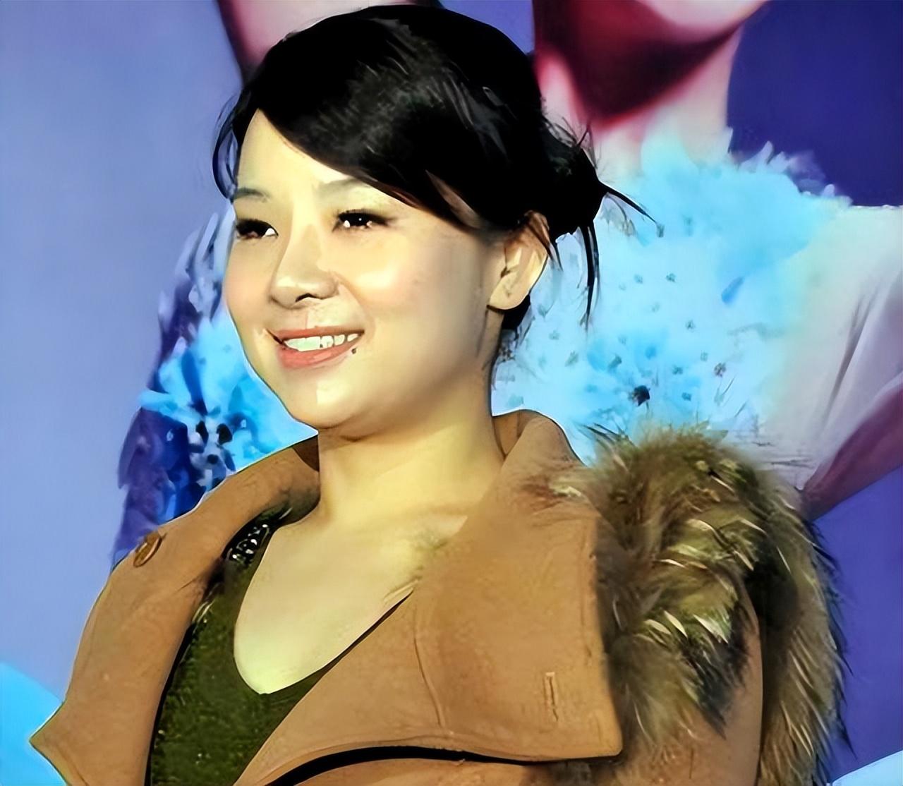 回顾盲人歌手刘赛成名时拒绝抛弃农村丈夫现丈夫成她的骄傲