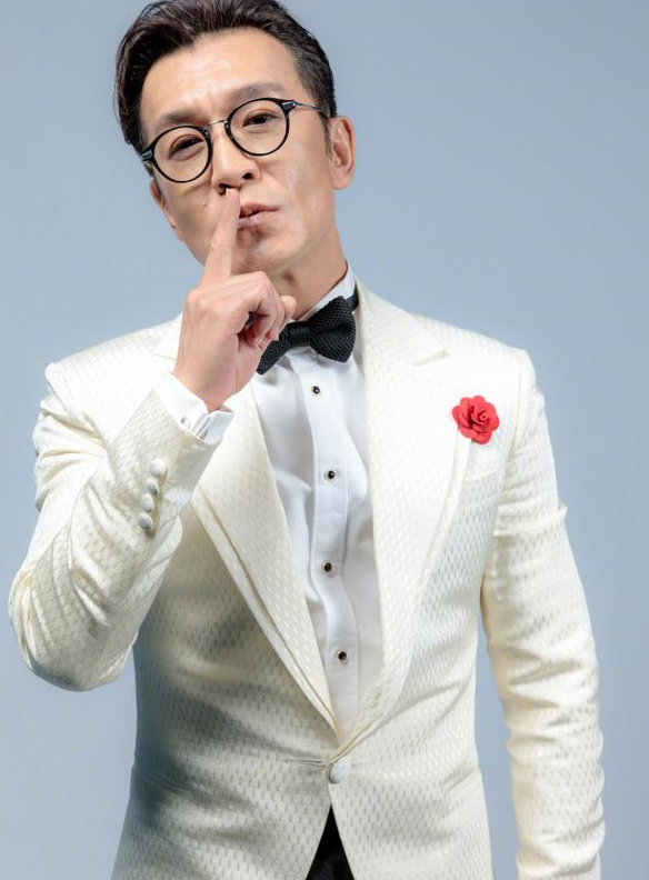 回顾哈文丈夫李咏病逝后坚持不改嫁还定期给公婆生活费