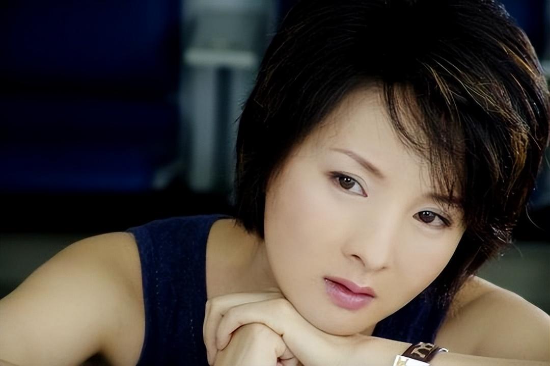 回顾谢兰和丈夫坚持丁克12年愁坏婆婆41岁意外得子全家乐开怀