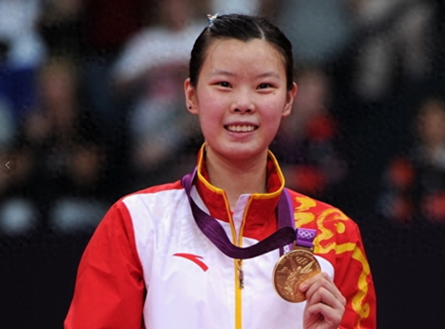 回顾李雪芮退役后,嫁给长相帅气的乔斌,如今过得怎样?