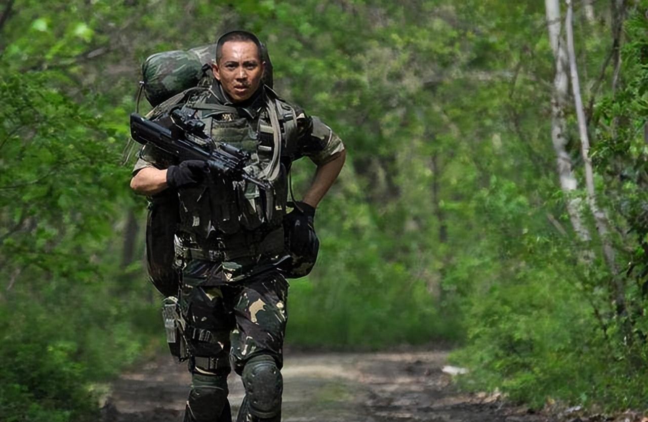 可全剧里的"孤狼六人组"中,其他的五个人都是正儿八经的军人,刘猛觉得