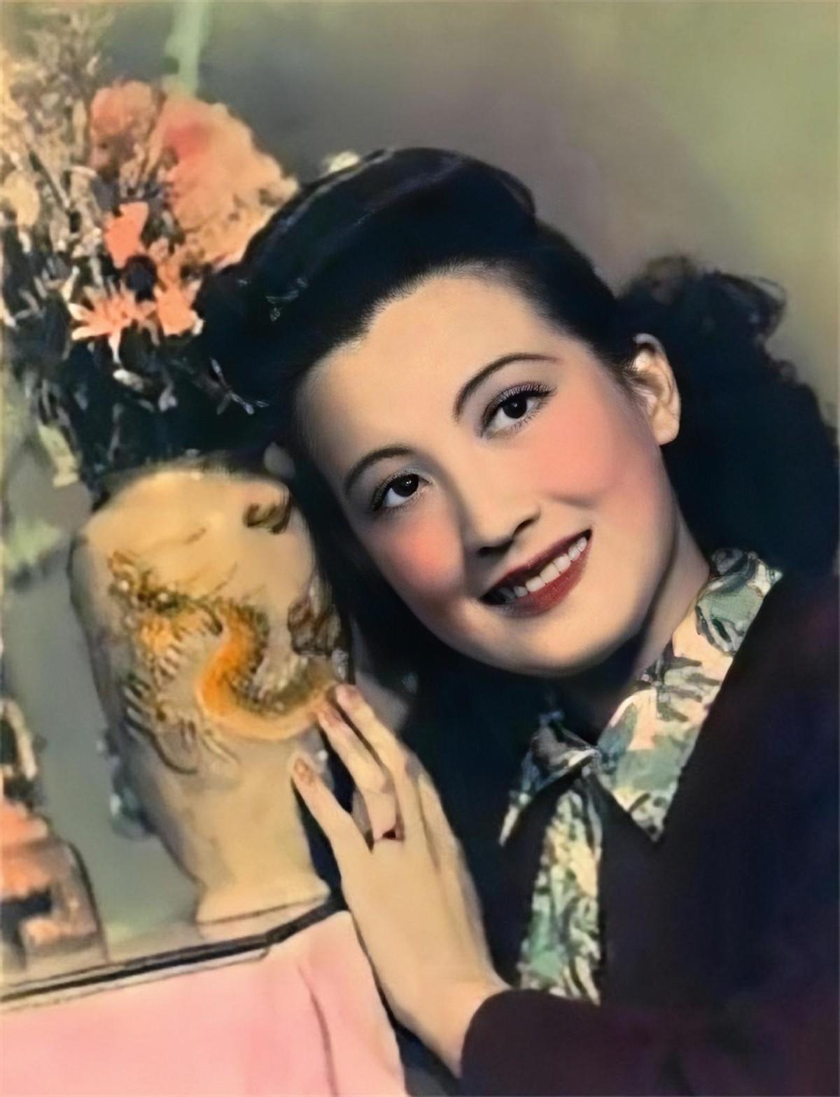 严华爱周璇,周璇也爱严华.