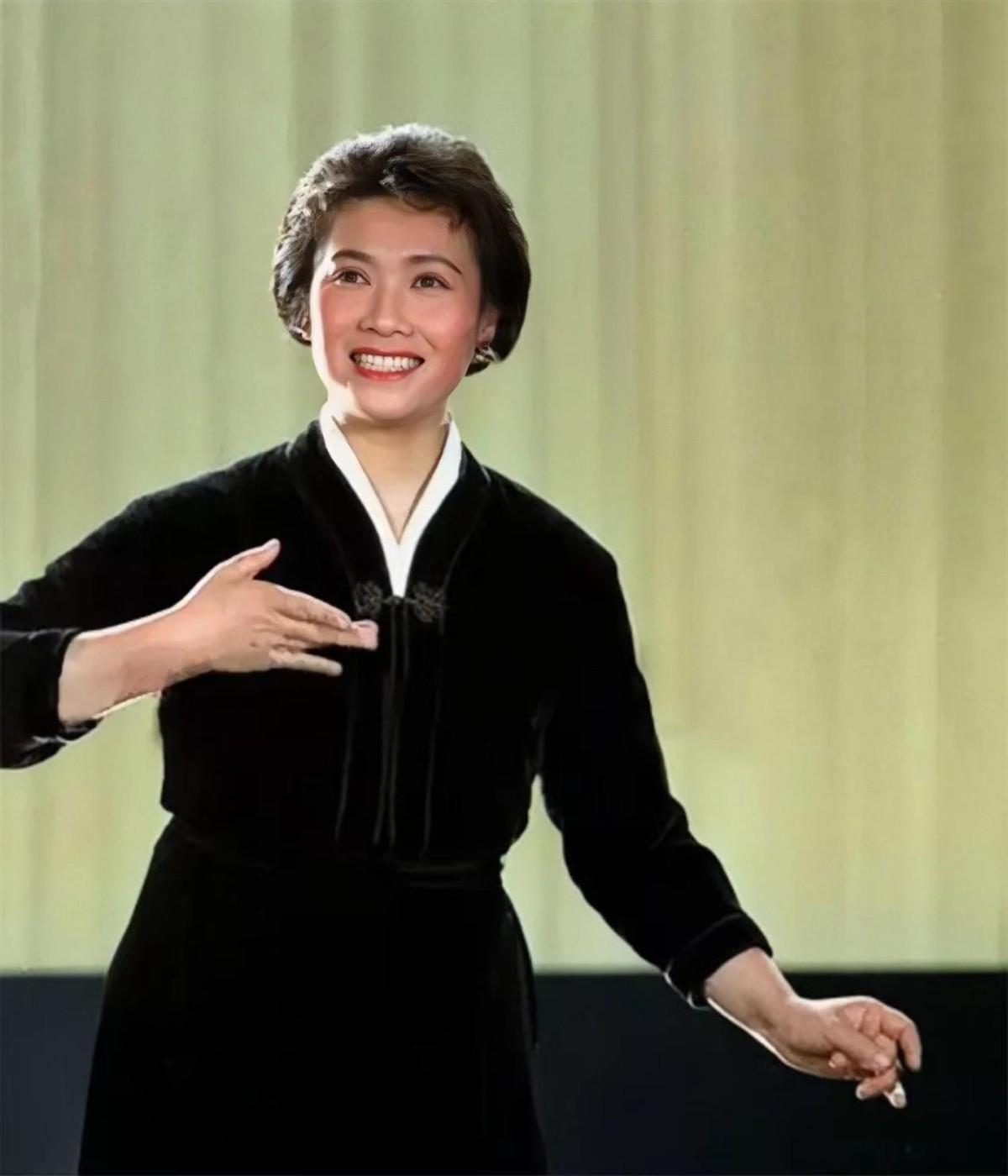 回顾朱逢博:41年婚姻催人泪下丈夫离世后,独自守着骨灰生活14年