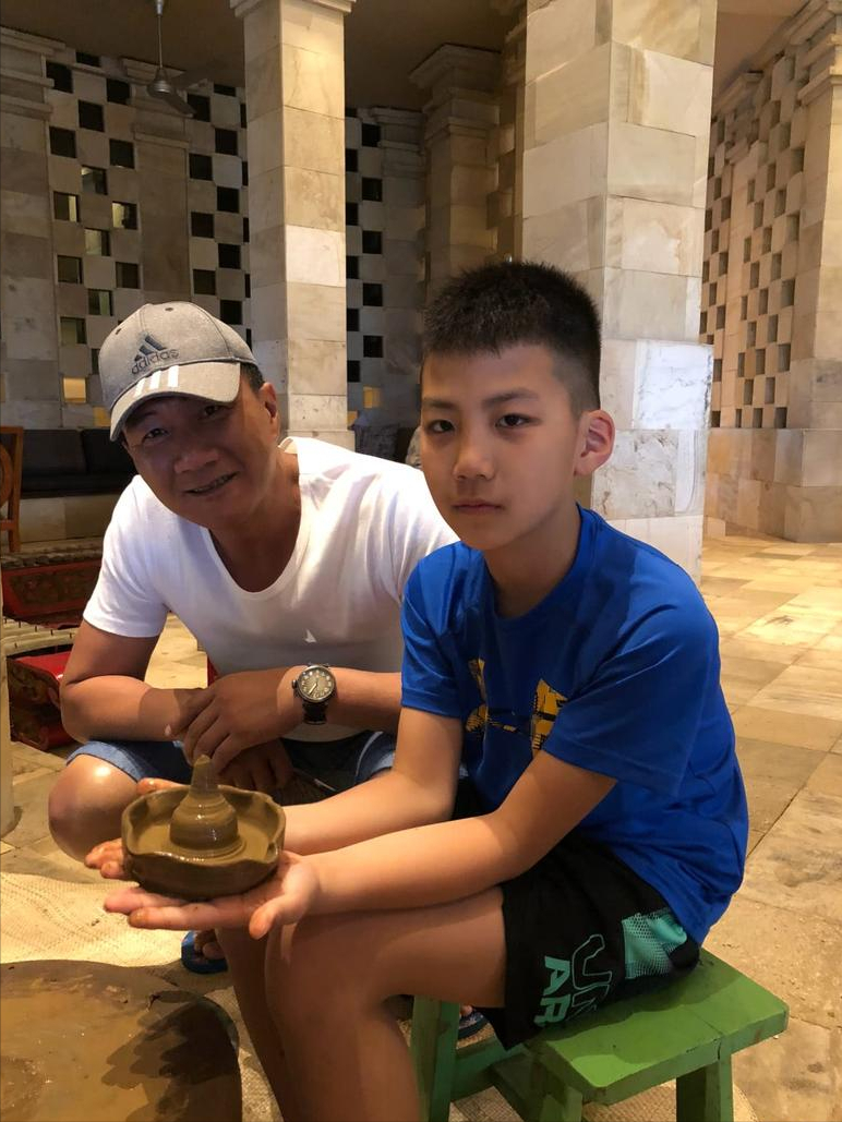 回顾胡军台上霸气硬汉把温柔给了两个女人儿子却不像亲生的