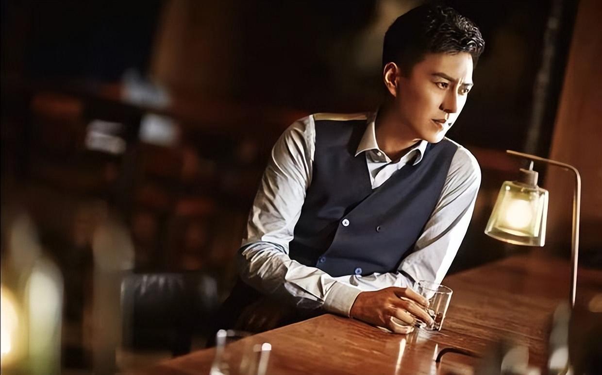 回顾靳东两次爱上离婚妇女不顾家人反对娶了二婚女如今很幸福