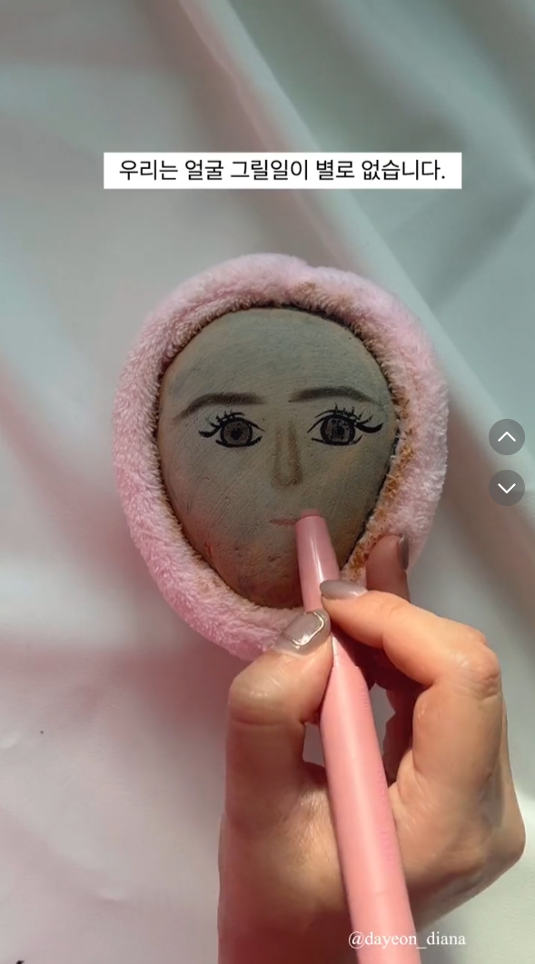 韩国迷上宠物石头爱豆人手一颗工作太烦猫狗太累养块石头正好