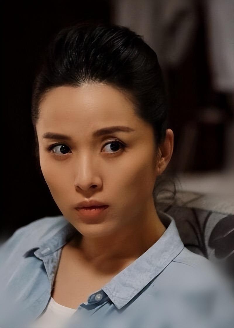 2014年,孩子出生,靳东出演的电视剧《琅琊榜》大火,靳东作为主演之一