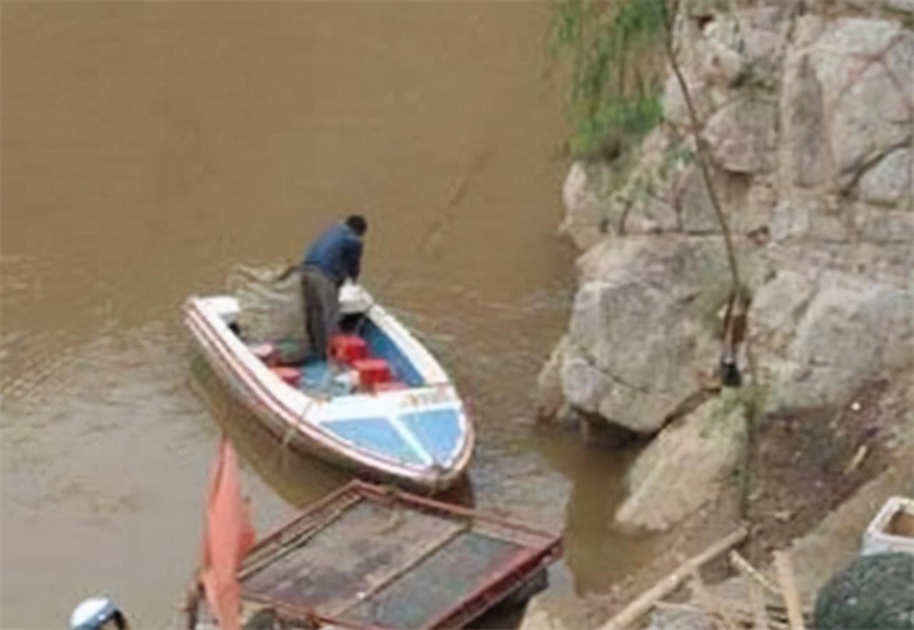 回顾捞尸人尸臭洗不掉沾染了就是一辈子找不到接班人