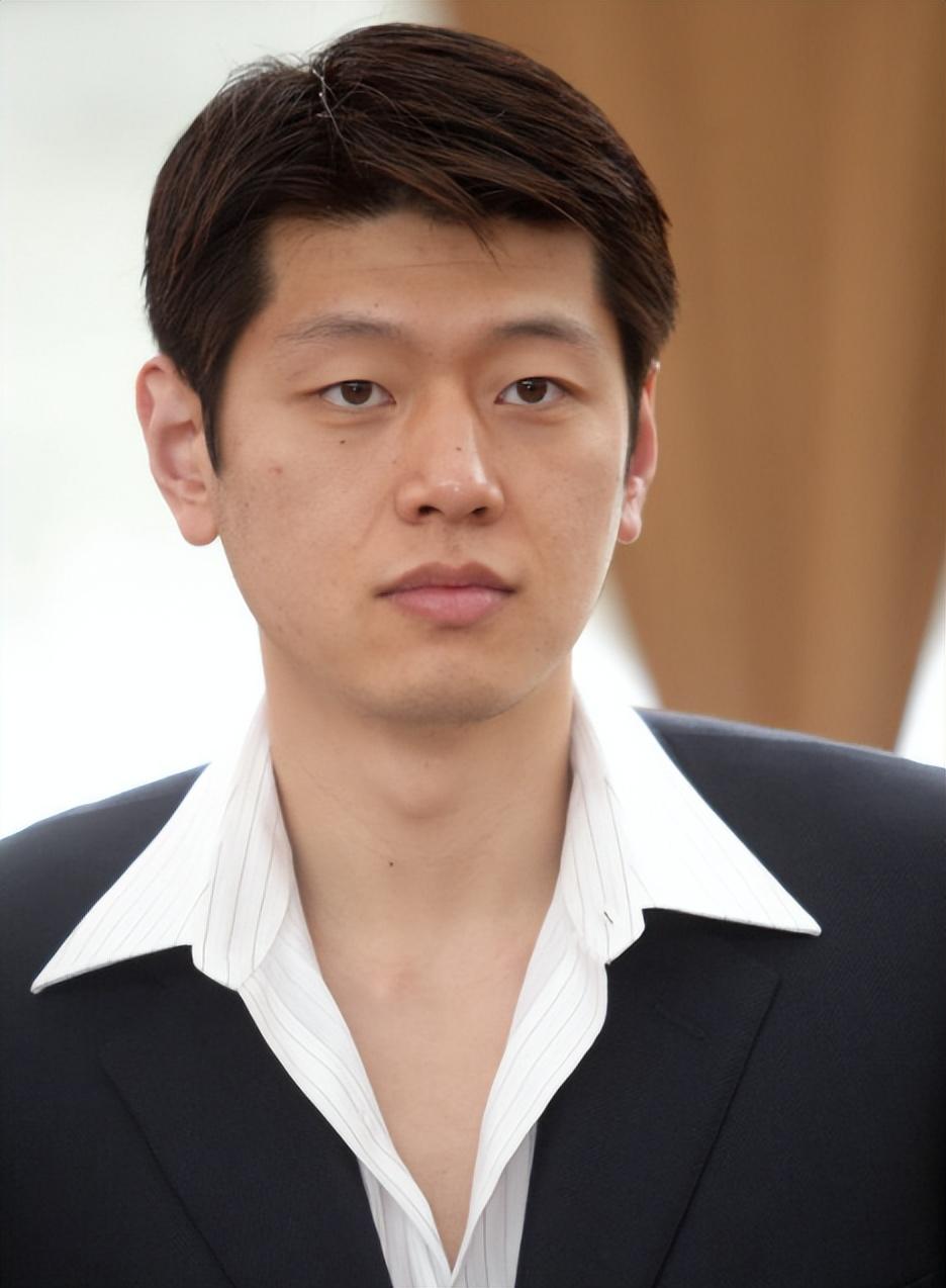 唯一幸运的时候,他还能有机会去探视王凡.