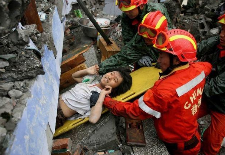 08年汶川地震她救了丈夫却丢了双腿丈夫消失三年寄离婚协议书