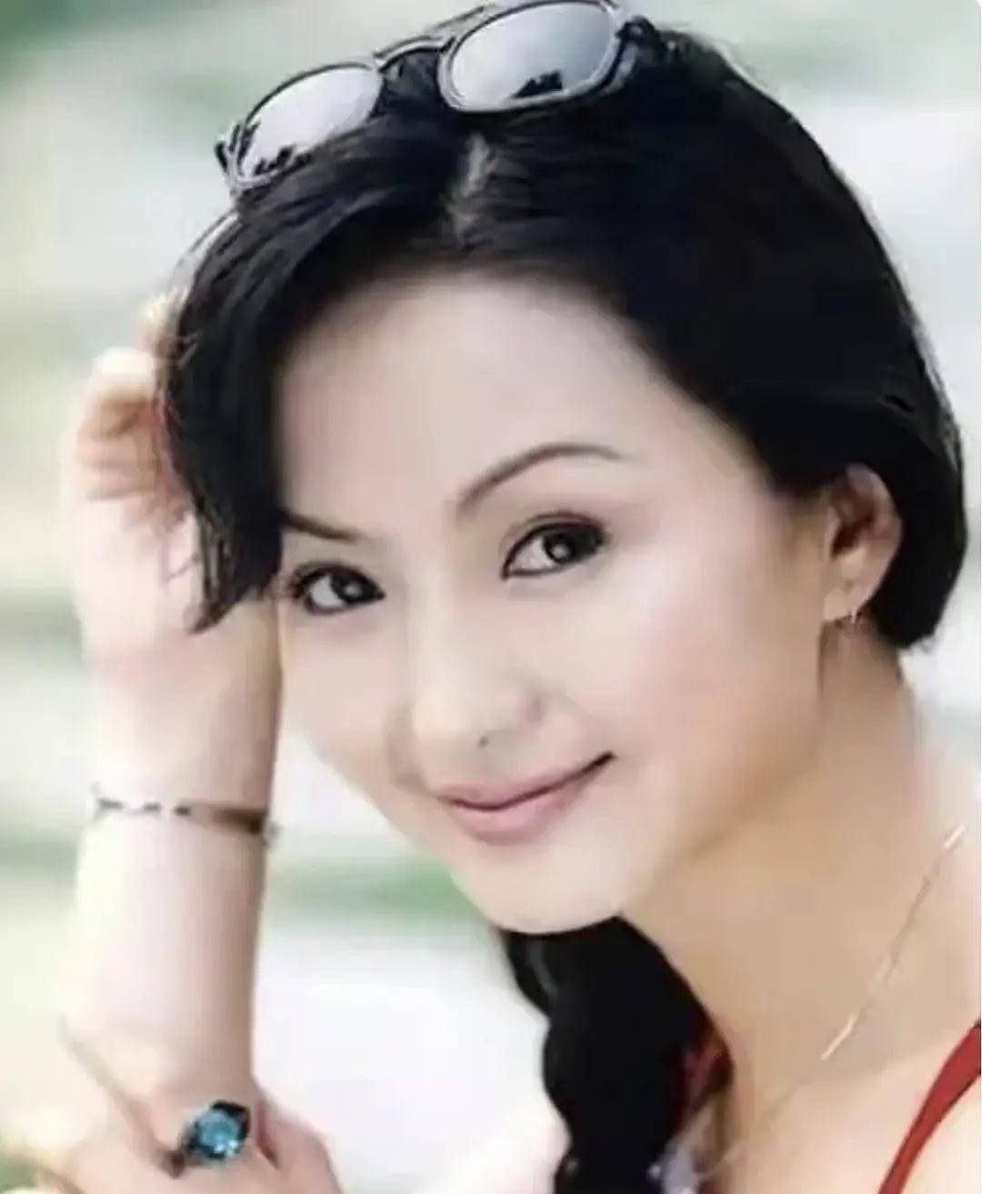 回顾苦命的香妃刘丹28岁车祸去世父亲殉职哥哥得癌症