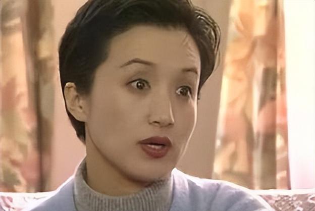 回顾杨昆:卖掉千万别墅为夫还债,靠2500退休金生活,如今怎样了?