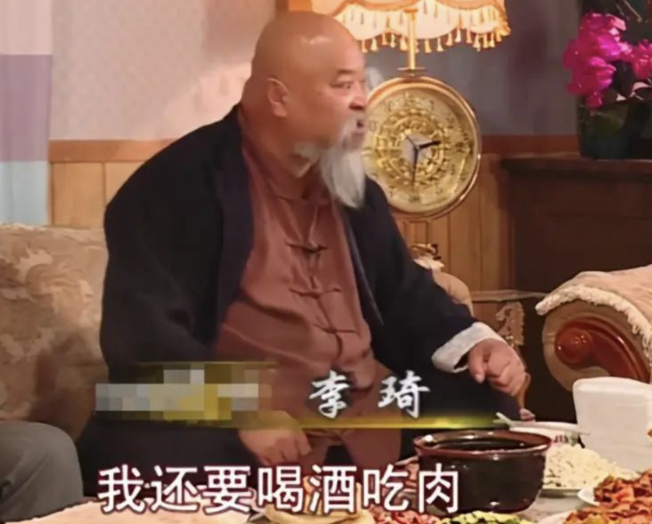 嗜酒如命的老头