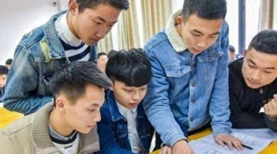 "5个本科学历等于1",专科男生晒学历,却被告知努力方向错了